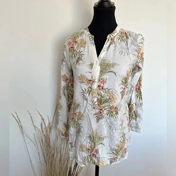 5/20$ Suzy  Shier floral flowy blouse with buttons size medium - Picture 2 of 5